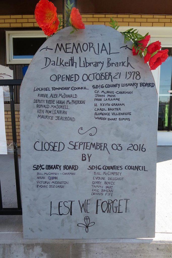 The inscription on the "memorial plaque" blames Stormont, Dundas and Glengarry council and library board for the closure of the branch. (Photo Barbara Lehtiniemi) 